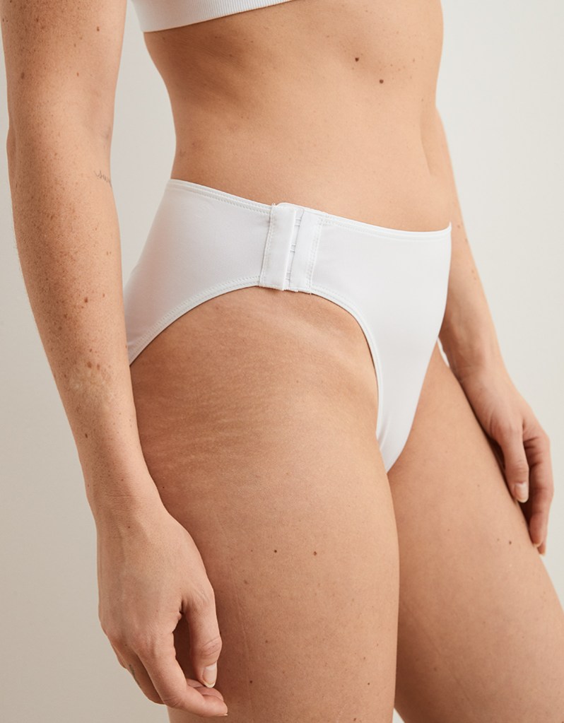 🌟 Slick Chicks adaptive underwear is made for ease of dressing! 🌟 With a  side opening, you can put these on sitting up or down. 🌟 This is great  but